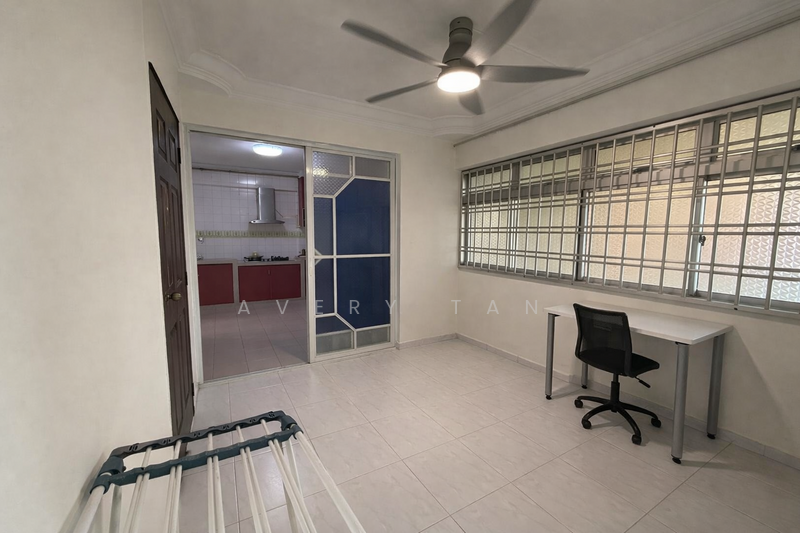 129 Clarence Lane HDB Flat For Sale at S$ 965,000 | PropertyGuru Singapore - Kitchen