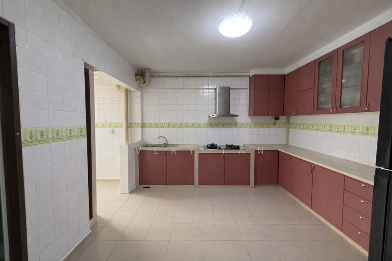129 Clarence Lane HDB Flat For Sale at S$ 965,000 | PropertyGuru Singapore - Kitchen