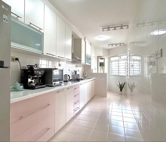 412B Fernvale Link HDB Flat For Sale at S$ 699,999 | PropertyGuru Singapore - Kitchen