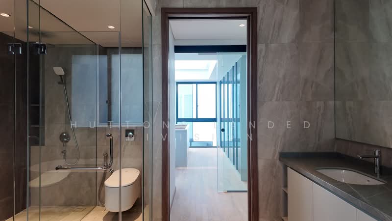 Majestic FH Terrace | Walk To MRT | 1KM To Tao Nan & CHIJ Terraced House For Sale at S$ 9,580,000 | PropertyGuru Singapore - Bathroom