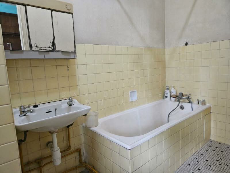 Sexy Charming Original House Rebuild A&A or B/W Retro Call Davidgwee 81394988 Now! Semi-Detached House For Sale at S$ 8,980,000 | PropertyGuru Singapore - Bathroom