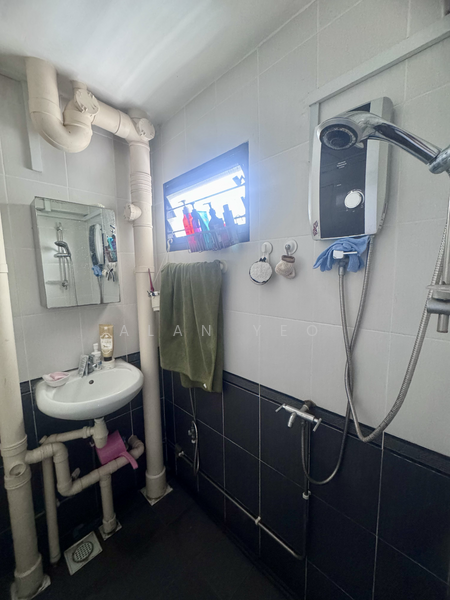 30 Telok Blangah Rise HDB Flat For Sale at S$ 450,000 | PropertyGuru Singapore - Bathroom