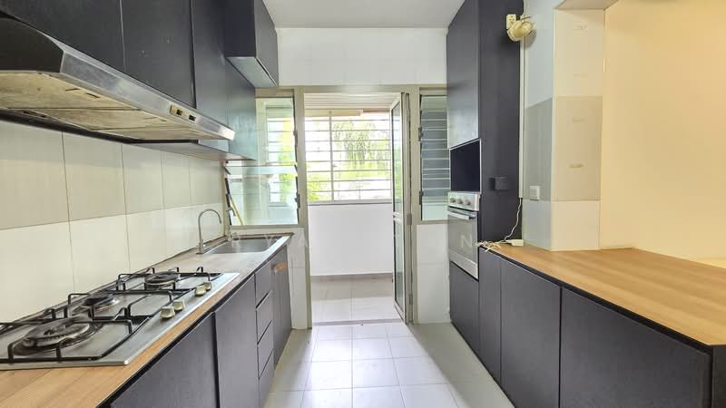 215A Compassvale Drive HDB Flat For Sale at S$ 718,888 | PropertyGuru Singapore - Kitchen