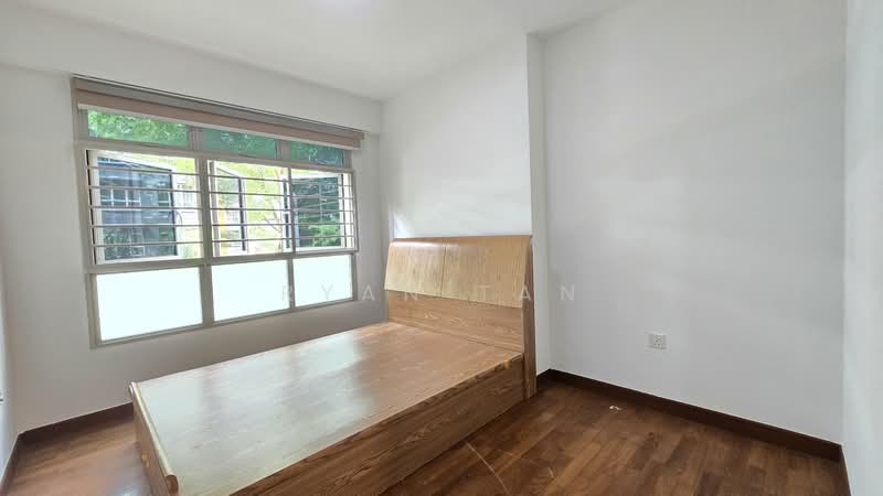 215A Compassvale Drive HDB Flat For Sale at S$ 718,888 | PropertyGuru Singapore - Bedroom