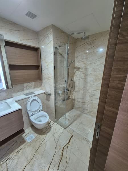 Queens Peak, 1 Dundee Road, 1 Bedroom, 441 sqft, Condominium For Rent, by Wanni Chan 陈寀颖, 500078343 - Bathroom - PropertyGuru.com.sg