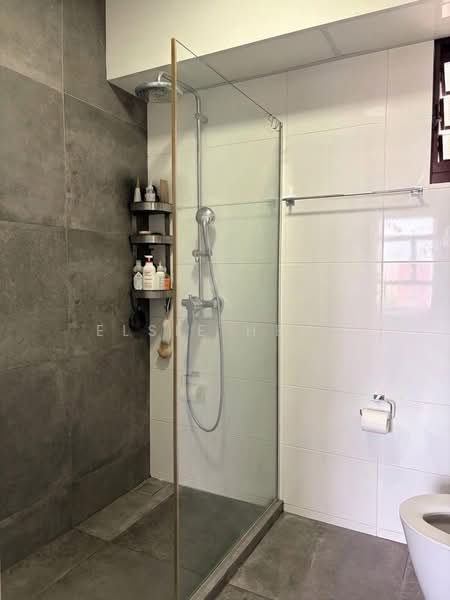 608C Tampines North Drive 1 HDB Flat For Sale at S$ 980,000 | PropertyGuru Singapore - Master Bathroom 1
