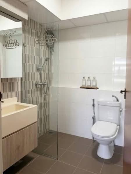 608C Tampines North Drive 1 HDB Flat For Sale at S$ 980,000 | PropertyGuru Singapore - Master Bathroom 2