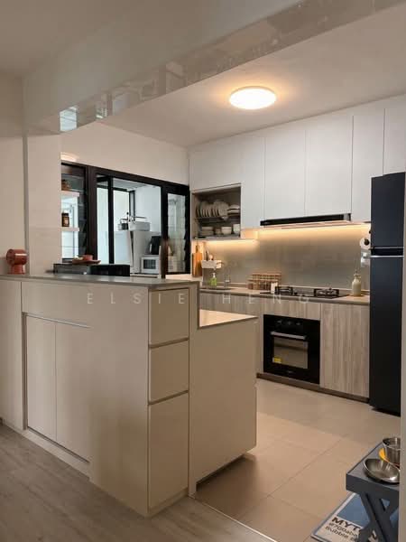 608C Tampines North Drive 1 HDB Flat For Sale at S$ 980,000 | PropertyGuru Singapore - Kitchen