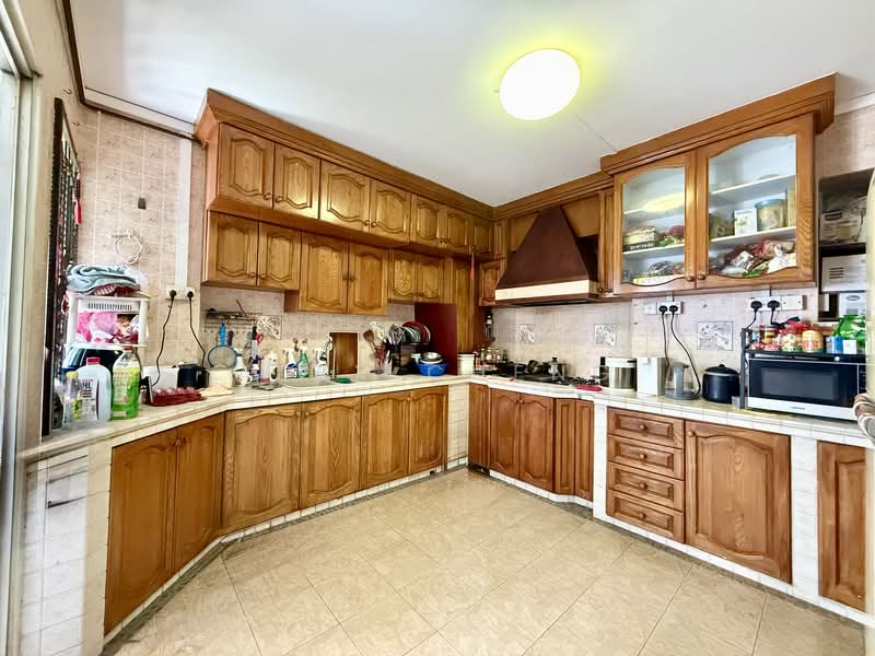 826 Woodlands Street 81 HDB Flat For Sale at S$ 698,000 | PropertyGuru Singapore - Kitchen