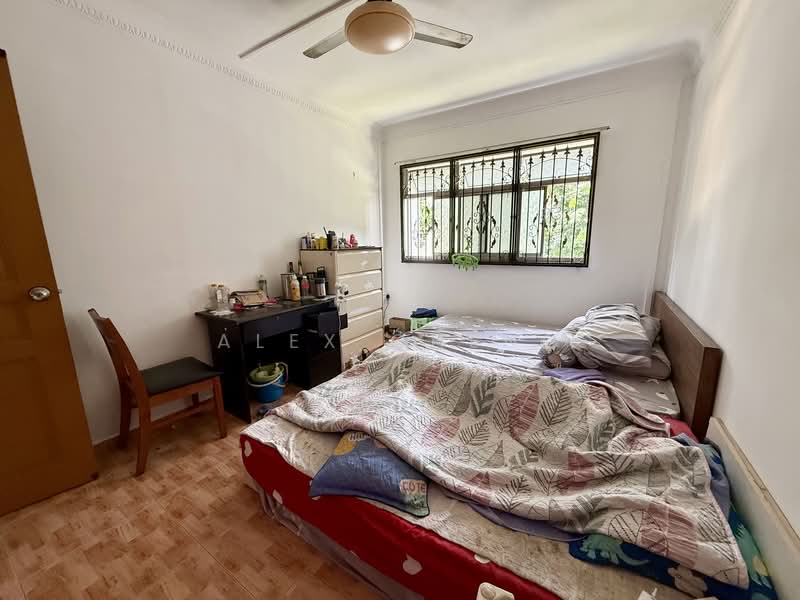 826 Woodlands Street 81 HDB Flat For Sale at S$ 698,000 | PropertyGuru Singapore - Bedroom