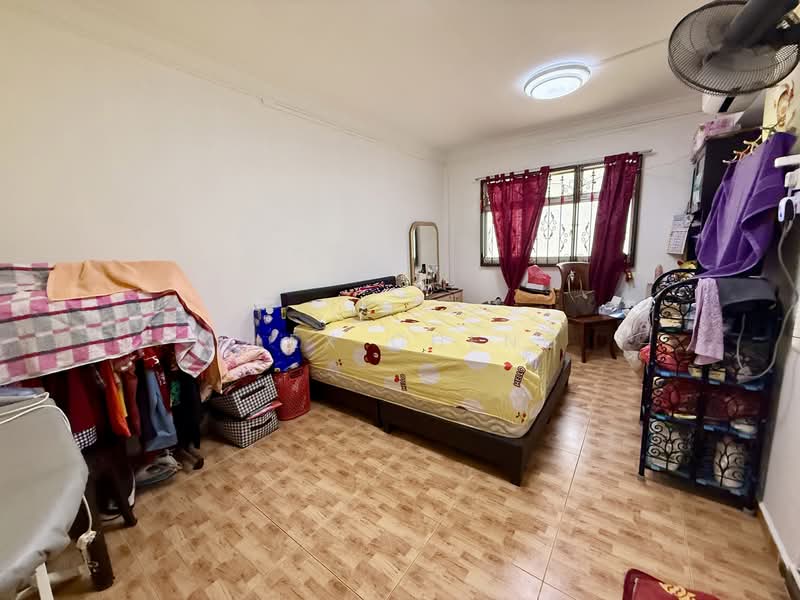 826 Woodlands Street 81 HDB Flat For Sale at S$ 698,000 | PropertyGuru Singapore - Bedroom