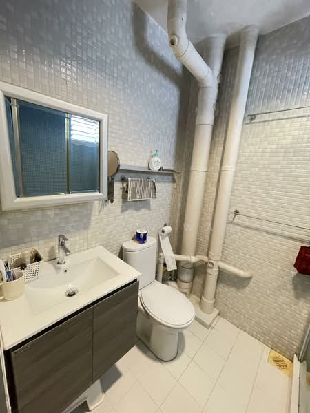 26 Dover Crescent HDB Flat For Sale at S$ 848,000 | PropertyGuru Singapore - Bathroom