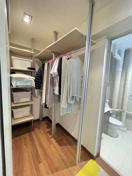 26 Dover Crescent HDB Flat For Sale at S$ 848,000 | PropertyGuru Singapore - Bathroom