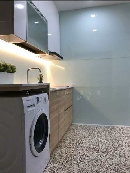Hollywood Apartments, 100-100D Oxley Rise, 3 Bedrooms, 990 sqft, Apartment For Sale, by Alfred Ong Whatt Wah, 500078378 - Kitchen 1 - PropertyGuru.com.sg
