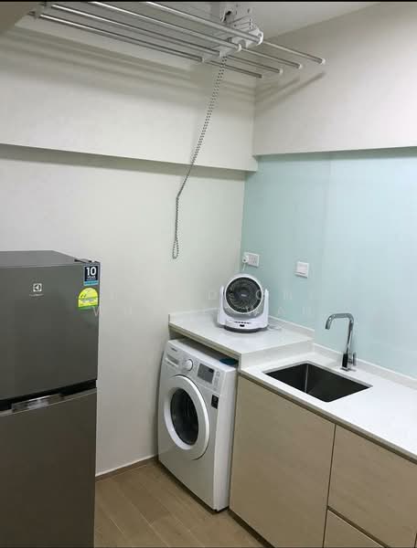 Hollywood Apartments, 100-100D Oxley Rise, 3 Bedrooms, 990 sqft, Apartment For Sale, by Alfred Ong Whatt Wah, 500078378 - Studio Kitchen - PropertyGuru.com.sg