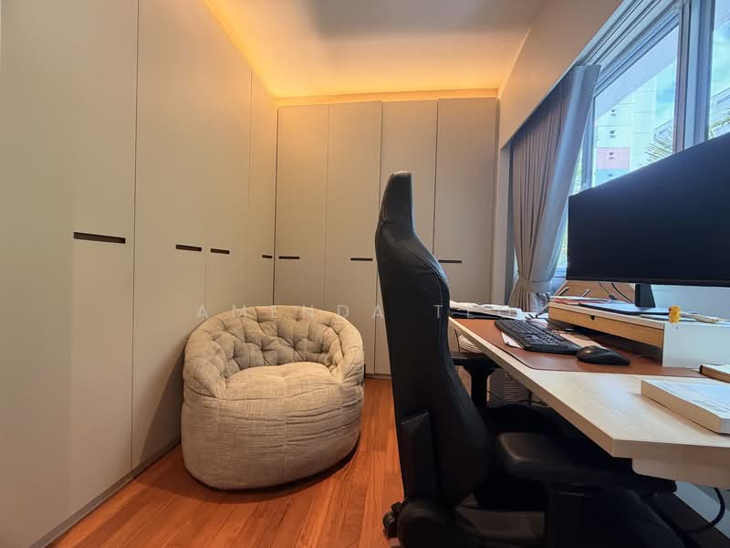 Bangkit Road HDB Flat For Sale at S$ 898,888 | PropertyGuru Singapore - Master Bedroom Walk-in Wardrobe