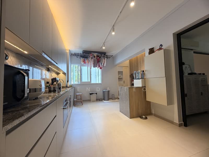 Bangkit Road HDB Flat For Sale at S$ 898,888 | PropertyGuru Singapore - Kitchen