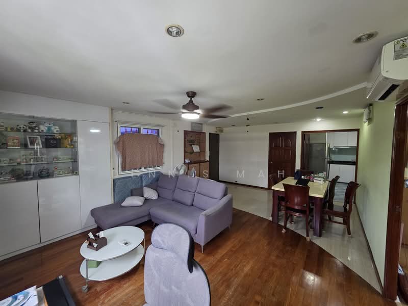 569 Choa Chu Kang Street 52 HDB Flat For Sale at S$ 599,999 | PropertyGuru Singapore - Living Room