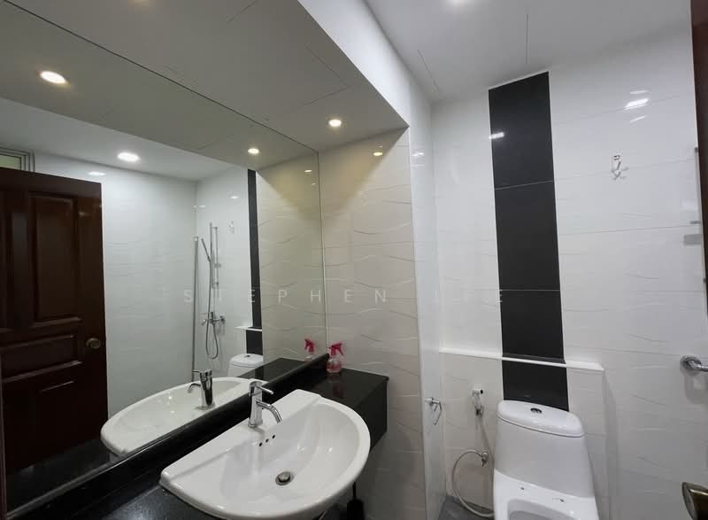 Avila Gardens, 19 Flora Road, 3 Bedrooms, 1,325 sqft, Condominium For Rent, by Stephen Lee, 500078393 - Bathroom - PropertyGuru.com.sg