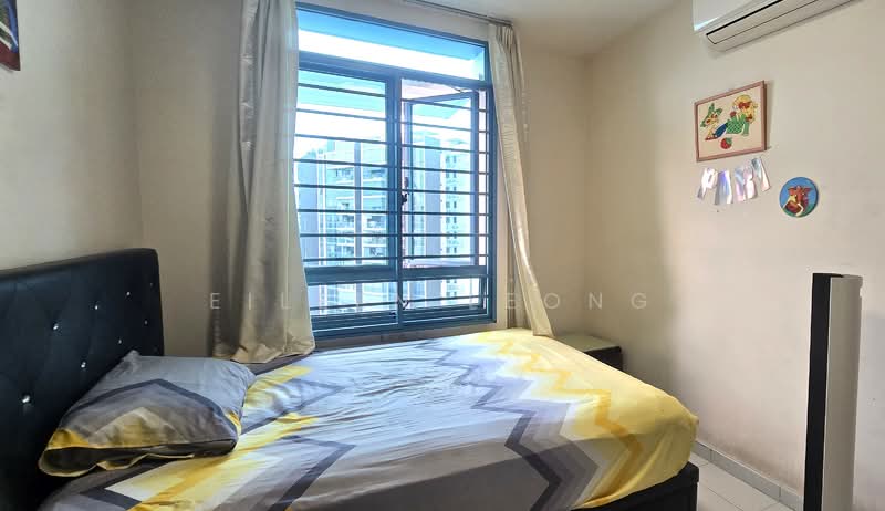 193 Edgefield Plains HDB Flat For Sale at S$ 650,000 | PropertyGuru Singapore - Bedroom
