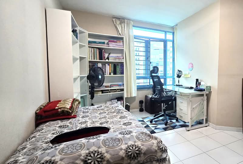 193 Edgefield Plains HDB Flat For Sale at S$ 650,000 | PropertyGuru Singapore - Bedroom