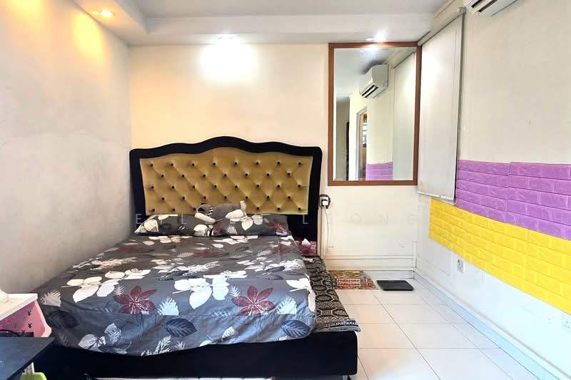 193 Edgefield Plains HDB Flat For Sale at S$ 650,000 | PropertyGuru Singapore - Bedroom