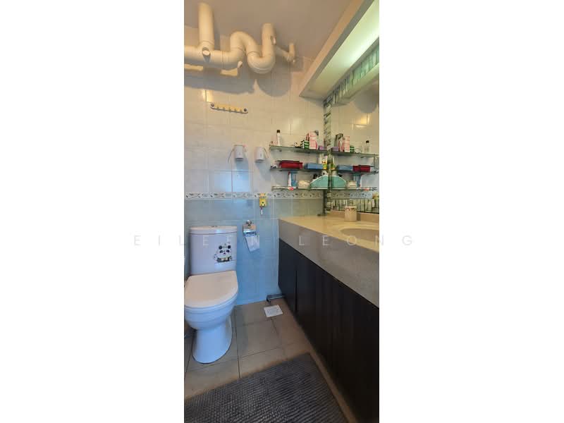193 Edgefield Plains HDB Flat For Sale at S$ 650,000 | PropertyGuru Singapore - Bathroom