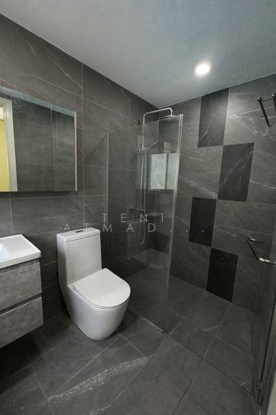 Whitewater Executive Condominium For Sale at S$ 1,280,000 | PropertyGuru Singapore - Bathroom