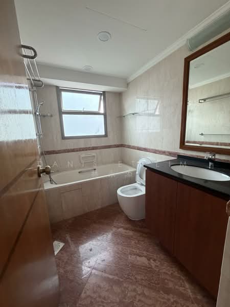 Hillbrooks, 90 Hillview Avenue, 3 Bedrooms, 1,098 sqft, Condominium For Rent, by Danis ET Lim 林永添, 500078414 - Bathroom - PropertyGuru.com.sg