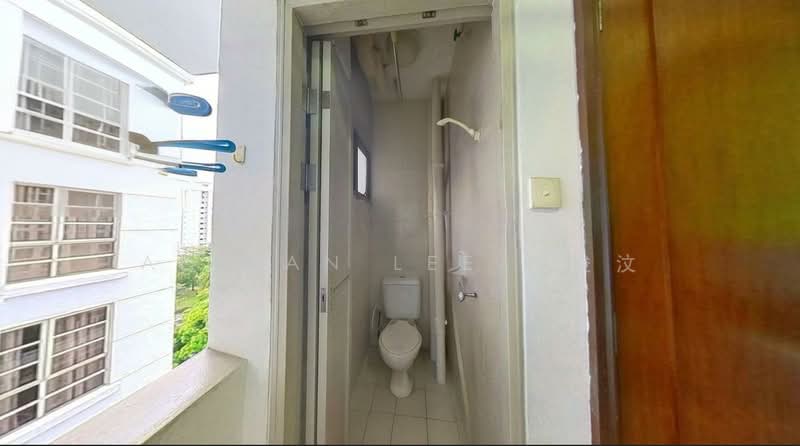 Parc Vista, 450 Corporation Road, 3 Bedrooms, 1,249 sqft, Condominium For Rent, by Adrian Lee 李俊汶, 500078419 - Bathroom - PropertyGuru.com.sg