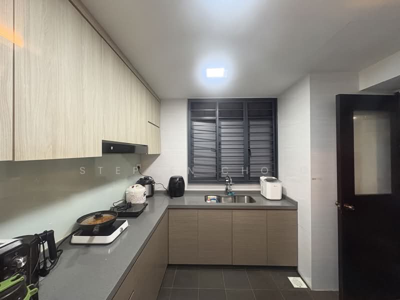 Regentville Condominium For Sale at S$ 1,300,000 | PropertyGuru Singapore - Kitchen