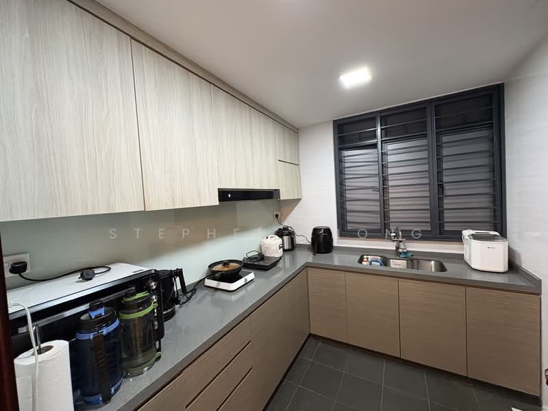 Regentville Condominium For Sale at S$ 1,300,000 | PropertyGuru Singapore - Kitchen