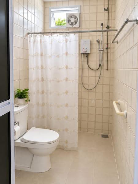 Telok Kurau Lor J, East Coast / Marine Parade, 7 Bedrooms, 3,500 sqft, Detached House For Rent, by Callie Tan, 500078437 - Bathroom - PropertyGuru.com.sg