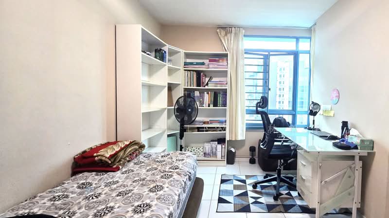 193 Edgefield Plains HDB Flat For Sale at S$ 650,000 | PropertyGuru Singapore - Bedroom