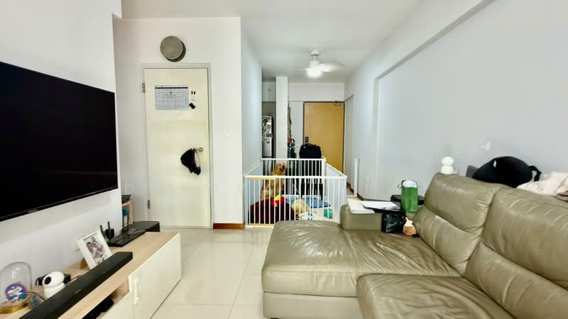 520A Tampines Central 8 HDB Flat For Sale at S$ 680,000 | PropertyGuru Singapore - Living Room