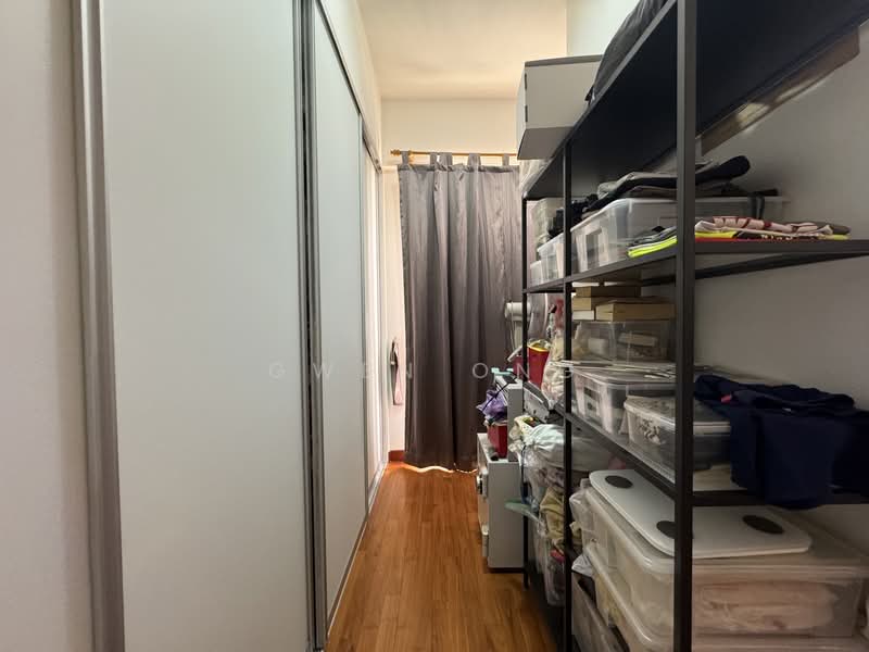 Luxus Hills Terraced House For Sale at S$ 4,990,000 | PropertyGuru Singapore - Walk in wardrobe