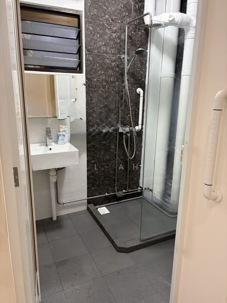 532 Woodlands Drive 14 HDB Flat For Sale at S$ 640,000 | PropertyGuru Singapore - Bathroom