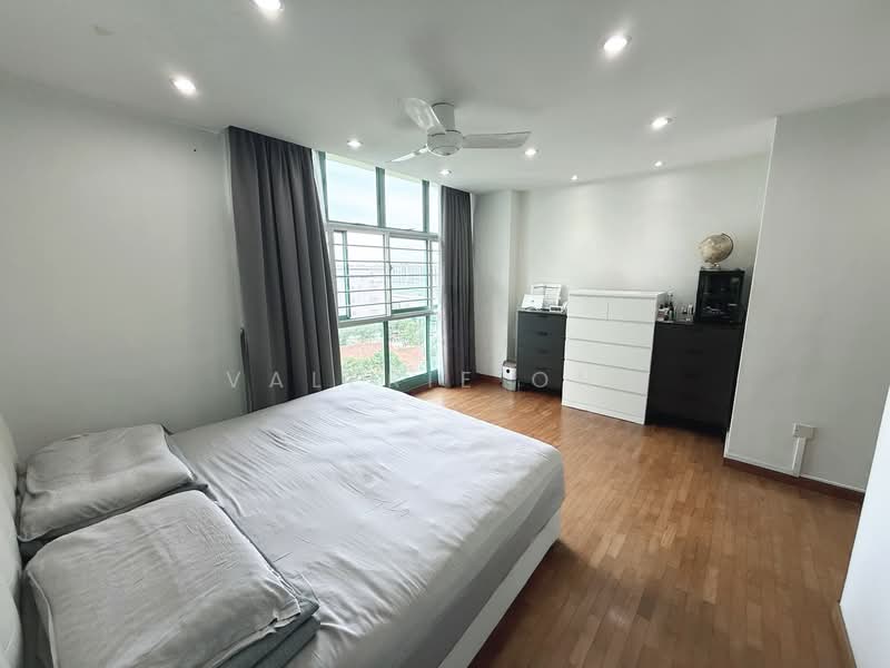 689F Woodlands Drive 75 HDB Flat For Sale at S$ 620,000 | PropertyGuru Singapore - Master Bedroom