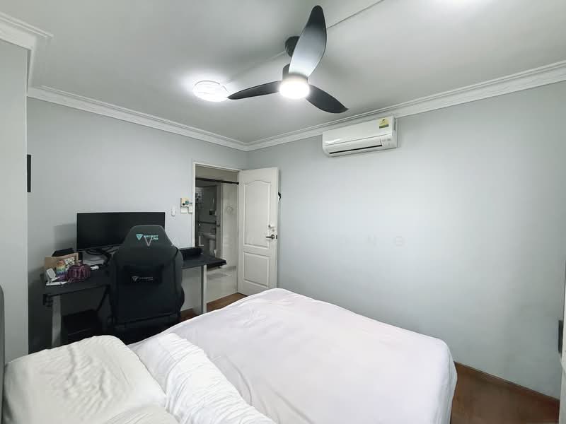 689F Woodlands Drive 75 HDB Flat For Sale at S$ 620,000 | PropertyGuru Singapore - Bedroom 2