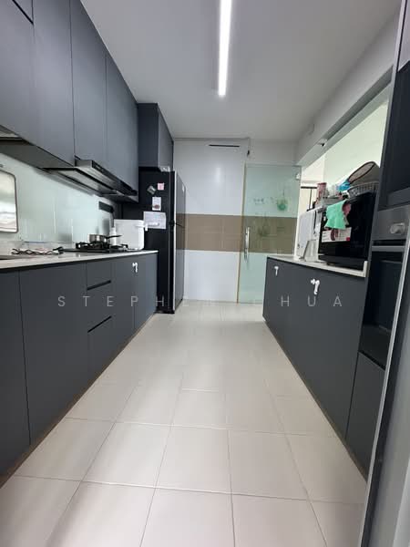 684D Edgedale Plains HDB Flat For Sale at S$ 898,000 | PropertyGuru Singapore - Kitchen