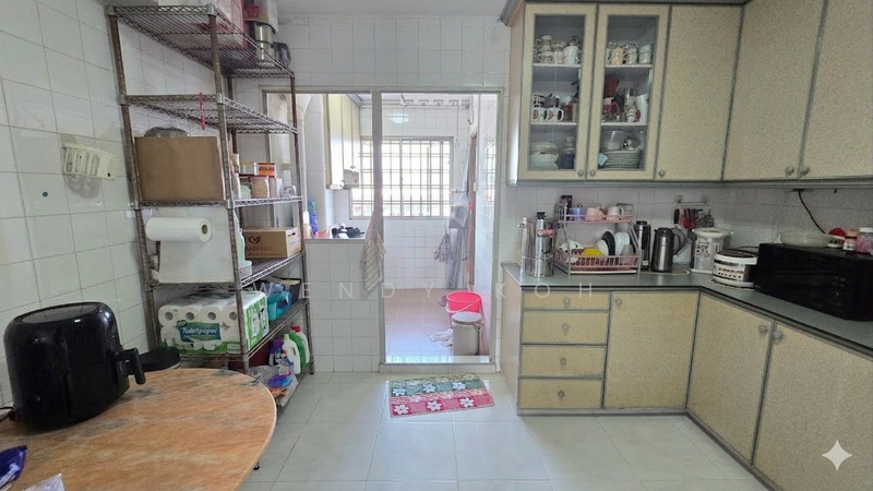 156 Yung Loh Road HDB Flat For Sale at S$ 680,000 | PropertyGuru Singapore - Kitchen