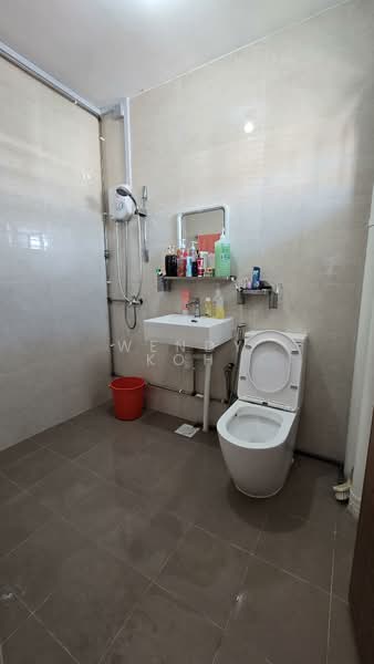 156 Yung Loh Road HDB Flat For Sale at S$ 680,000 | PropertyGuru Singapore - Bathroom