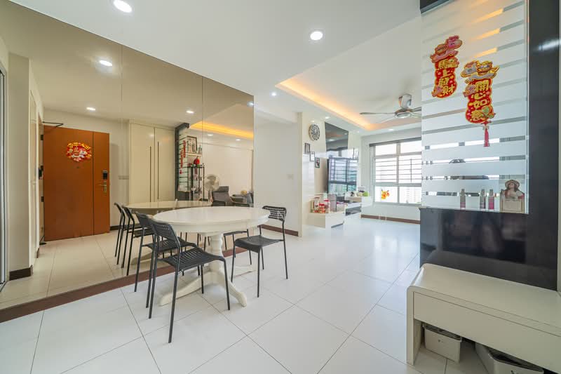 209A Punggol Place HDB Flat For Sale at S$ 688,000 | PropertyGuru Singapore - Living Room