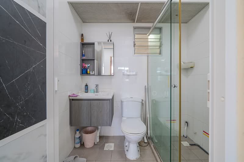 209A Punggol Place HDB Flat For Sale at S$ 688,000 | PropertyGuru Singapore - Bathroom