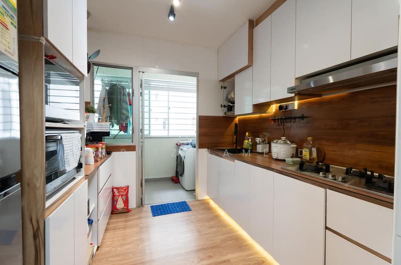 890A Woodlands Drive 50 HDB Flat For Sale at S$ 670,000 | PropertyGuru Singapore - Kitchen