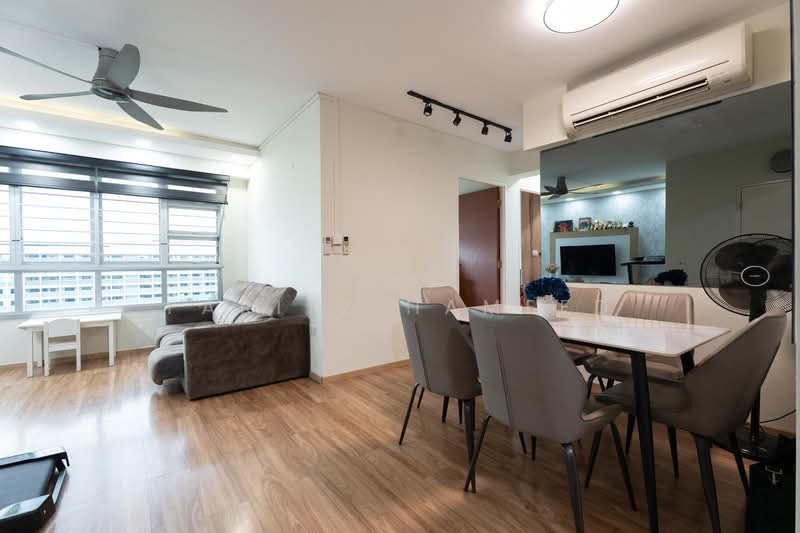 890A Woodlands Drive 50 HDB Flat For Sale at S$ 670,000 | PropertyGuru Singapore - Living Room