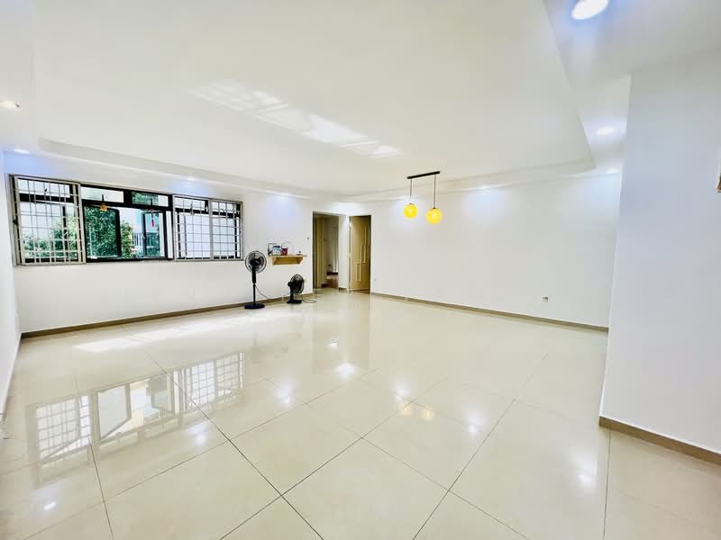 295A Compassvale Crescent HDB Flat For Sale at S$ 685,000 | PropertyGuru Singapore - Living Room