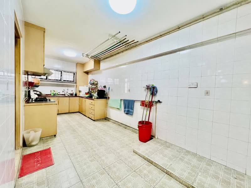 295A Compassvale Crescent HDB Flat For Sale at S$ 685,000 | PropertyGuru Singapore - Kitchen