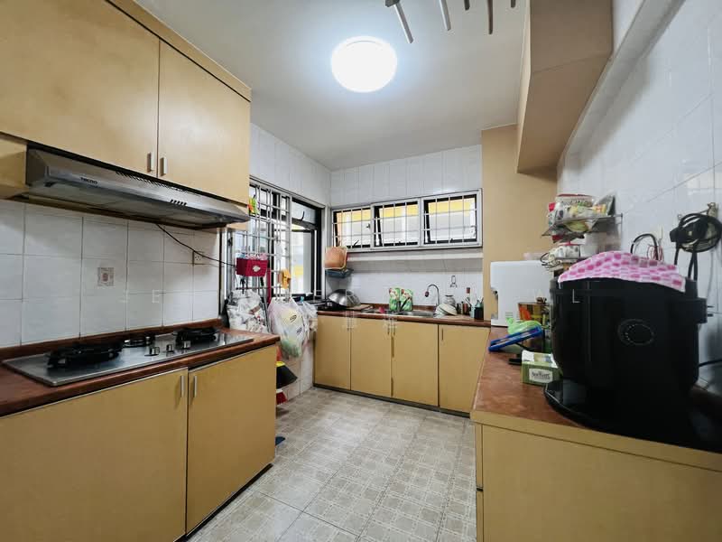 295A Compassvale Crescent HDB Flat For Sale at S$ 685,000 | PropertyGuru Singapore - Kitchen