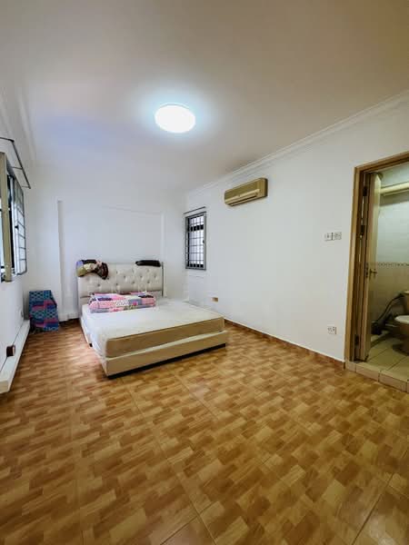 295A Compassvale Crescent HDB Flat For Sale at S$ 685,000 | PropertyGuru Singapore - Bedroom